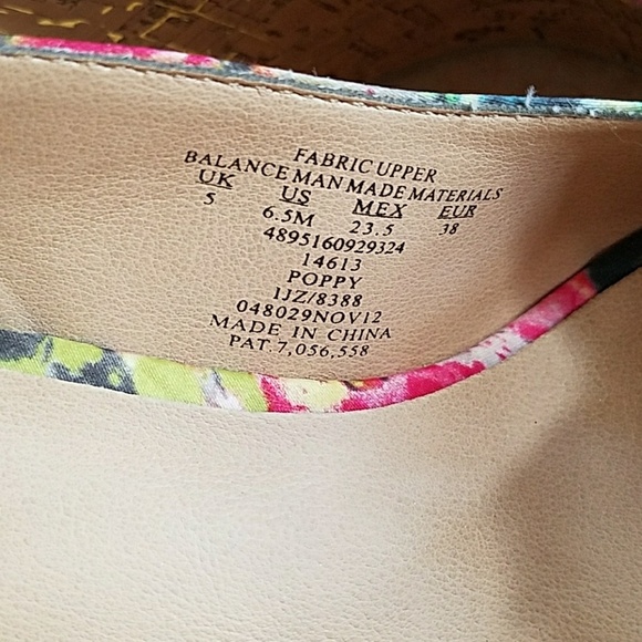 Like new, Floral high heel shoes, 4" - Picture 3 of 6